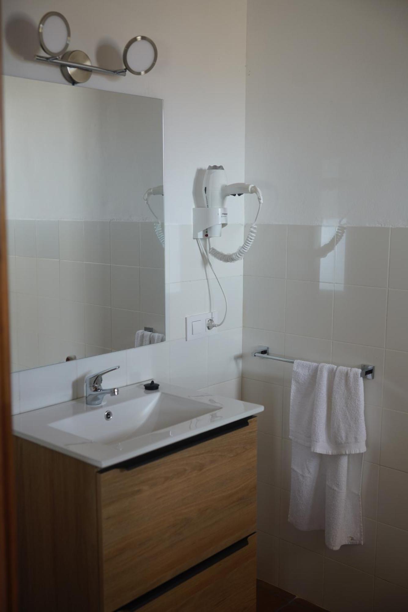 Cruceros Alqueva Hostel Cheles Ngoại thất bức ảnh